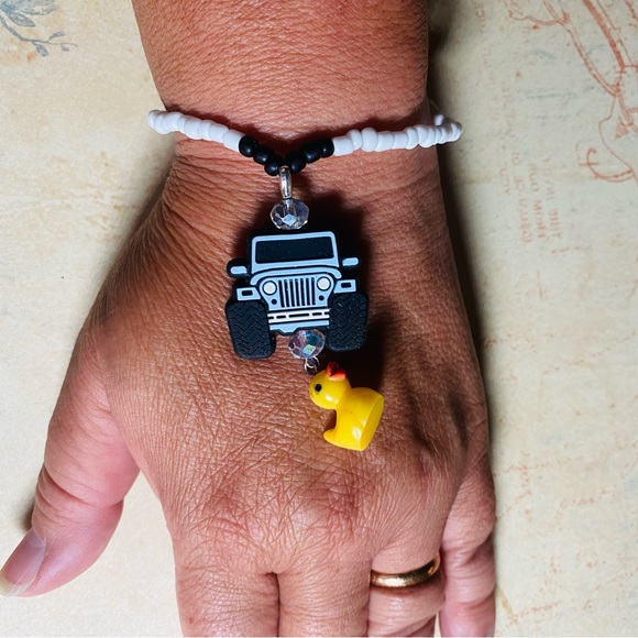 Silicone 4x4 Jeep Duck Rearview Mirror Charm-Keychain-Bag Charm-Beaded Bracelet - Picture 3 of 6